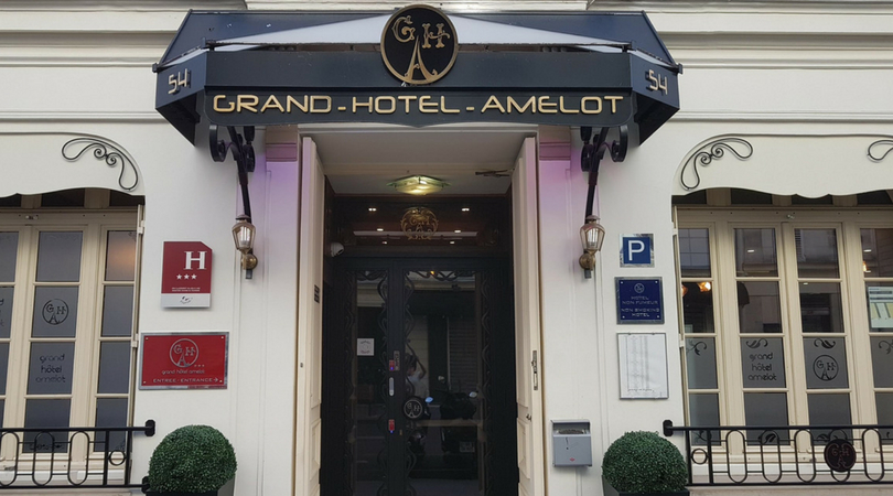 A entrada do Grand Hotel Amelot